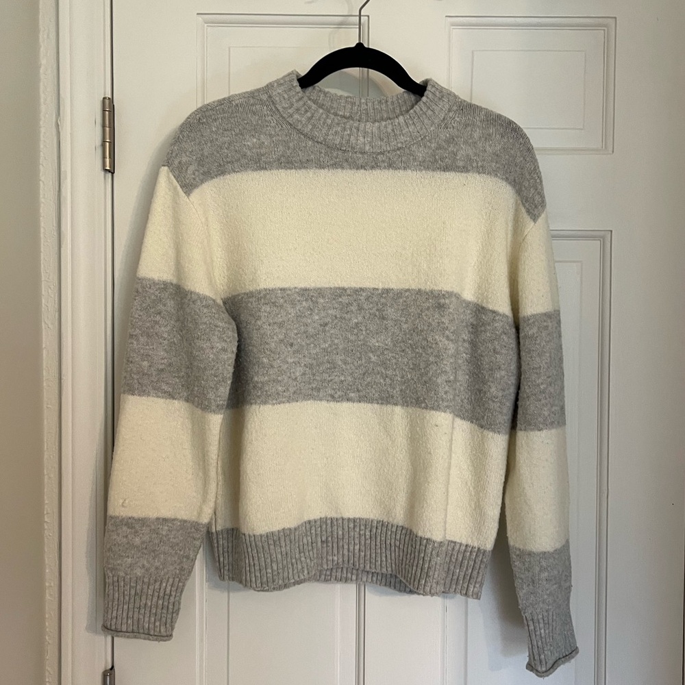 American Eagle Whoa So Soft Striped Crew Neck Sweater gray cream woman’s s guc